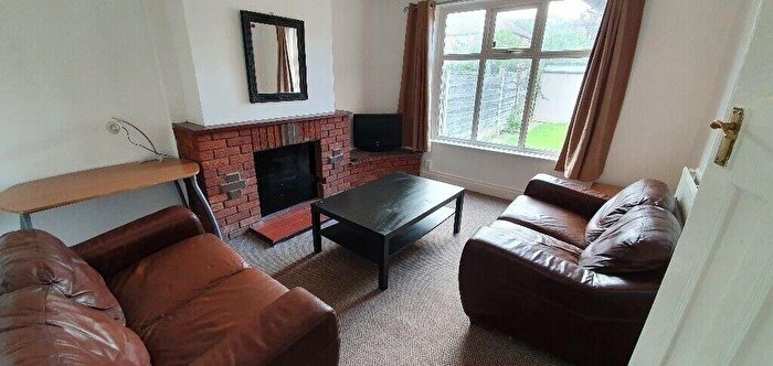 3 Bedroom House To Rent In Delacourt Road, Manchester, M14