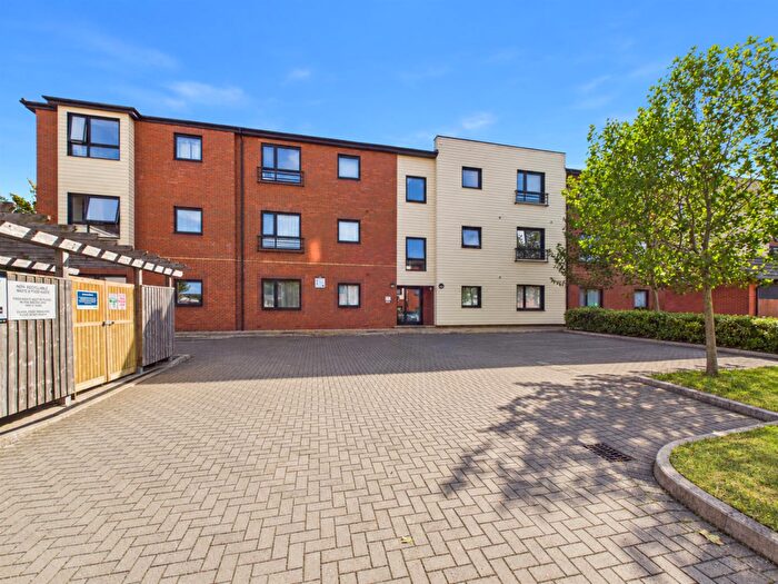 2 Bedroom Flat For Sale In Elmtree Way, Kingswood, Bristol, BS15
