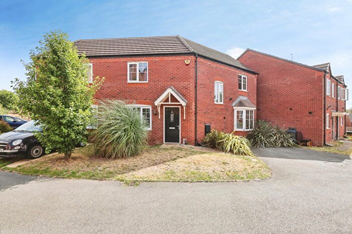3 Bedroom Semi-Detached House For Sale In Caban Close, Birmingham, West Midlands, B31