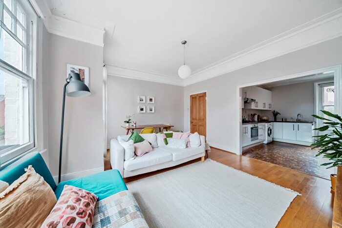 2 Bedroom Apartment To Rent In Rathcoole Gardens London, N8