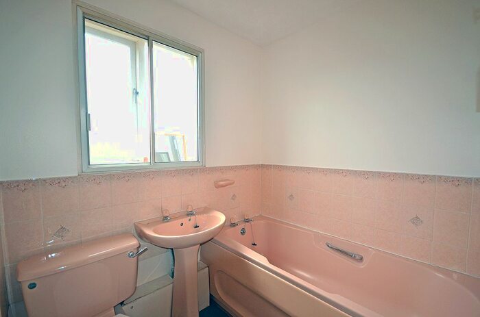 1 Bedroom Flat To Rent In Northcott Avenue, Wood Green, London, N22