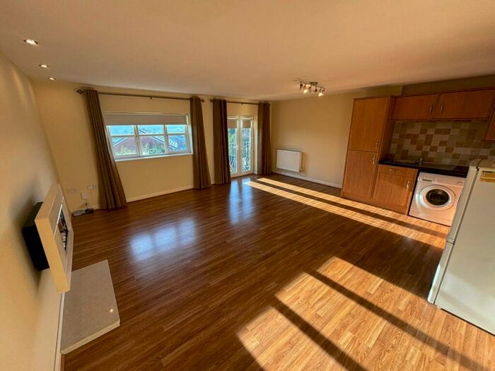 2 Bedroom Apartment To Rent In Chapel Croft, Hemingfield, S73