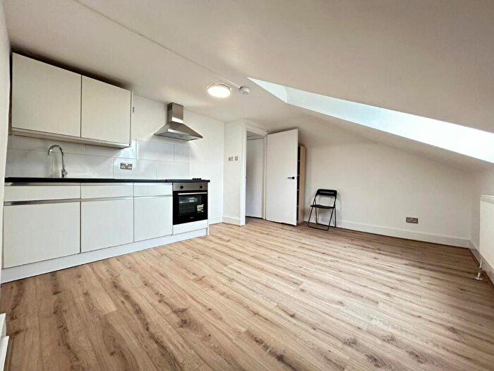 1 Bedroom Flat To Rent In Woodberry Grove, London, N4