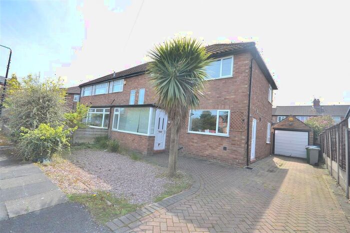 3 Bedroom Semi-Detached House To Rent In Moorland Avenue, Sale, M33