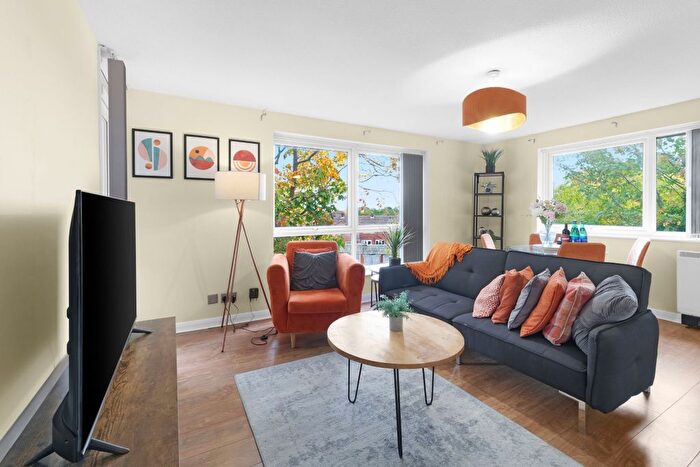 2 Bedroom Flat To Rent In Wokingham Road, Binfield, Bracknell, RG42