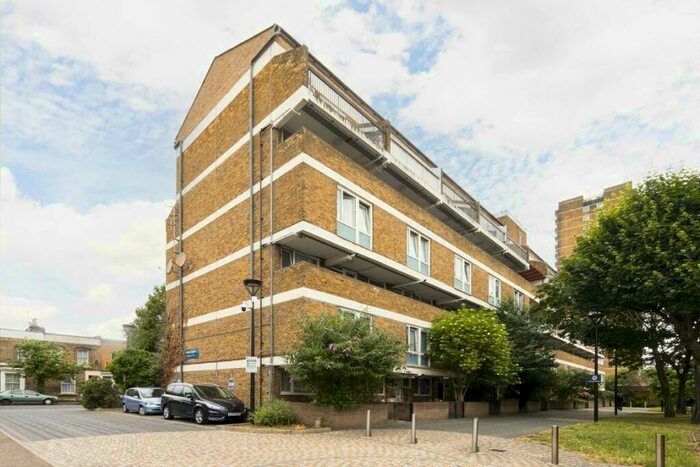 4 Bedroom Maisonette To Rent In Hitchin Square, Bow, E3