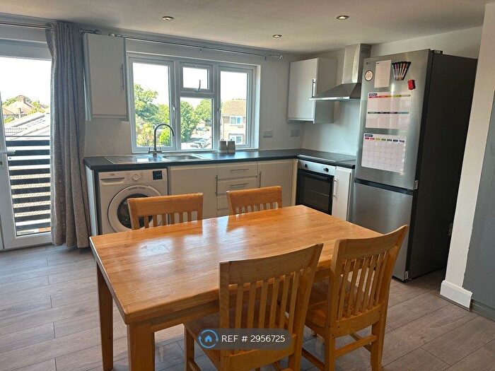 3 Bedroom Flat To Rent In Upper Sutton Lane, Hounslow, TW5