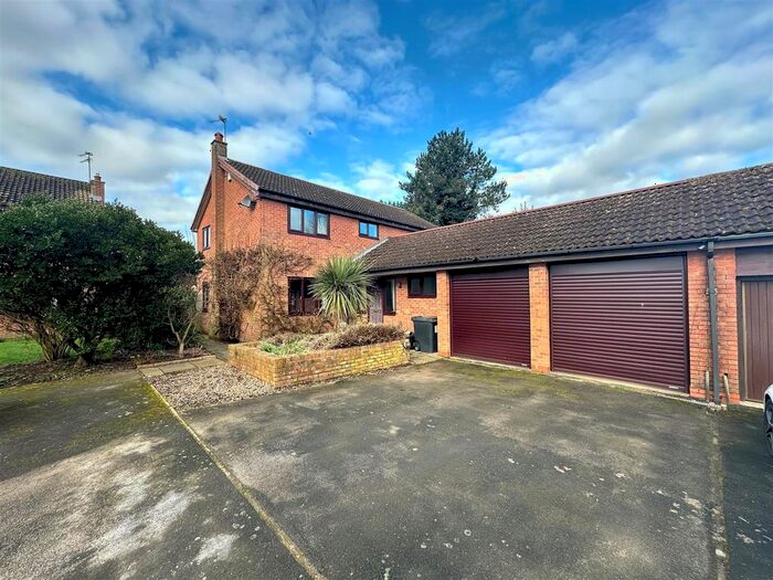 5 Bedroom Property To Rent In Pasture Close, Skelton, York, YO30