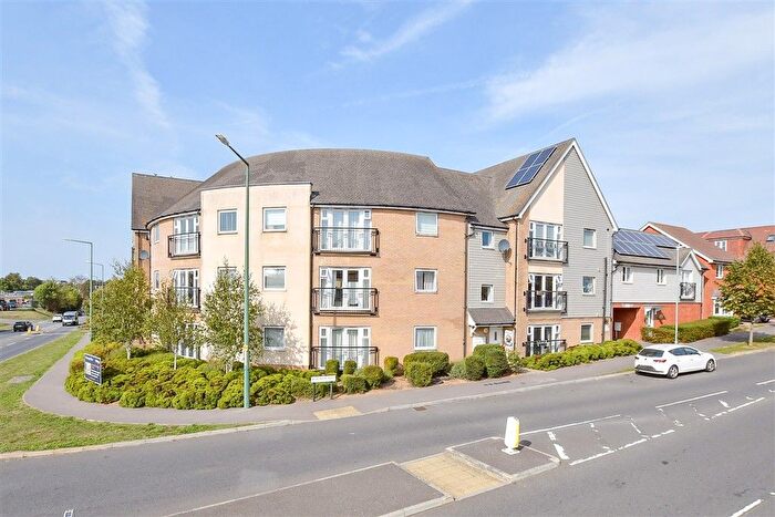 2 Bedroom Flat For Sale In Buffkyn Way, Maidstone, Kent, ME15