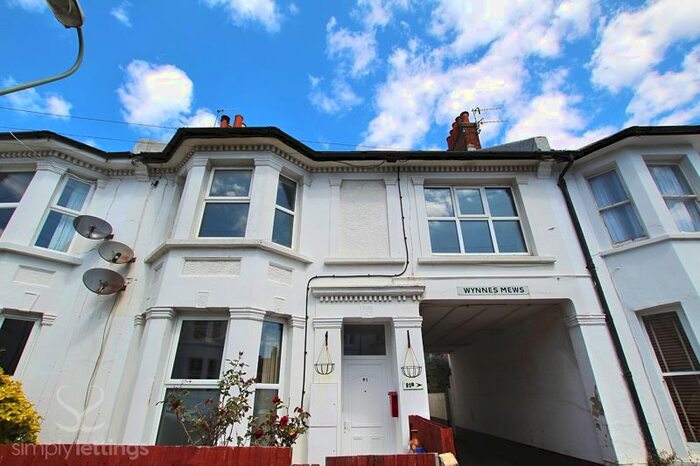3 Bedroom Flat To Rent In Montgomery Street, Hove, BN3