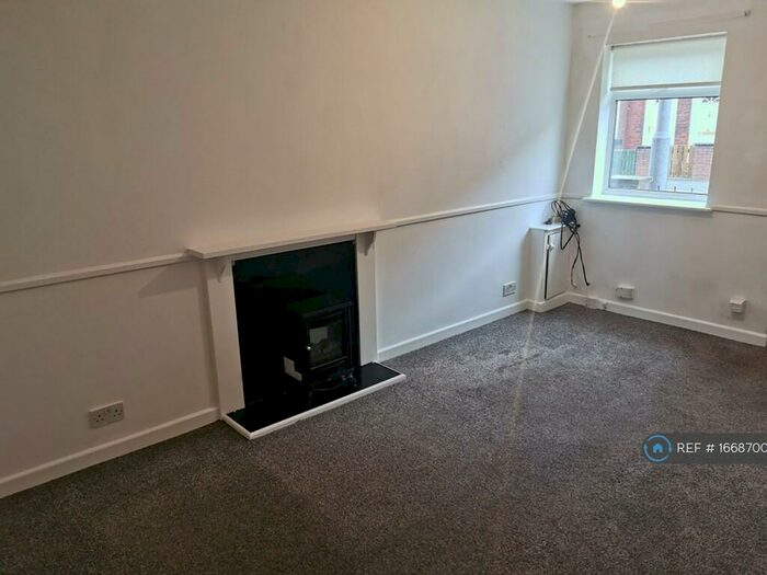 2 Bedroom Flat To Rent In Cross Lane (Ground Floor), Manchester, M18