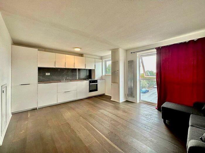 1 Bedroom Flat To Rent In Shurland Avenue, East Barnet, EN4