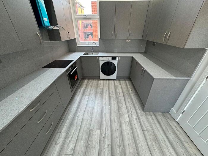 3 Bedroom Flat To Rent In The Broadway, Southall, UB1