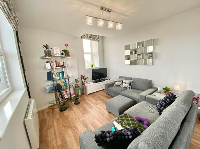 2 Bedroom Flat For Sale In New York Road, Leeds, LS2
