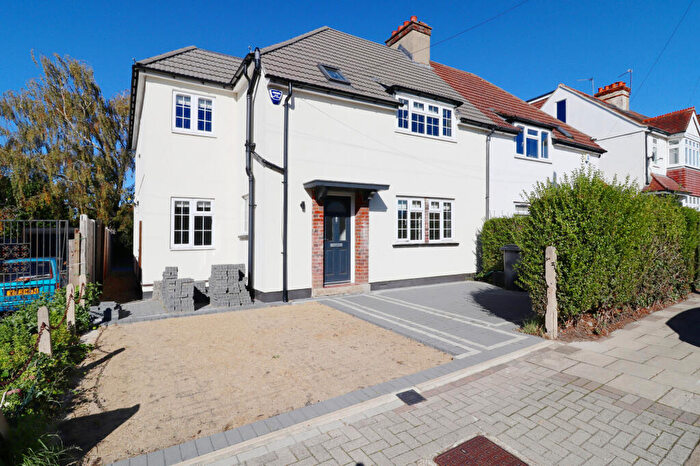 4 Bedroom Semi Detached House For Sale In Southlands Road, Bromley, BR2