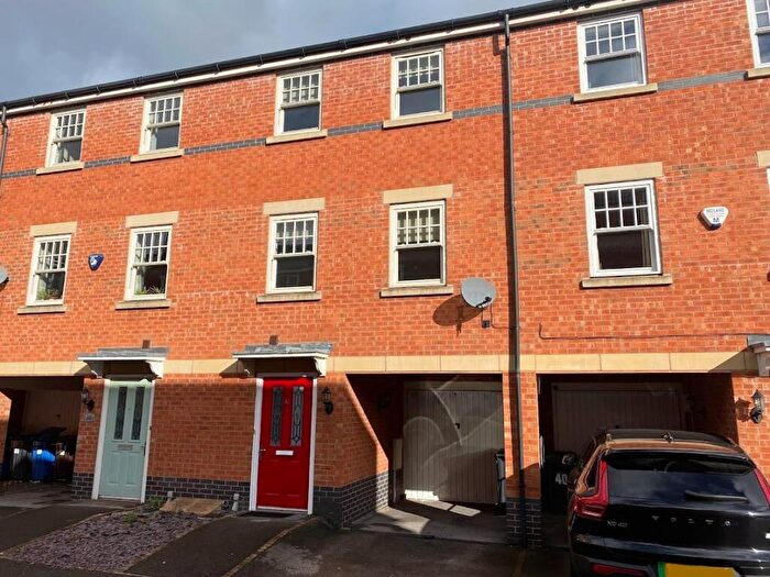 3 Bedroom Town House To Rent In Auriga Court, Chester Green, DE1
