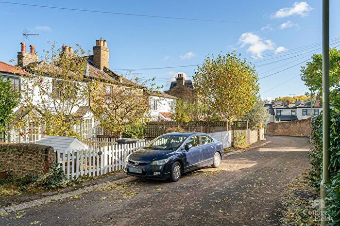 2 Bedroom Cottage For Sale In Taylors Lane, Barnet, EN5