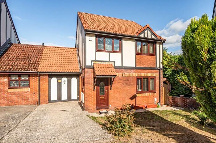 3 Bedroom Link Detached House For Sale In Gelli Aur, Treboeth, Swansea, SA5