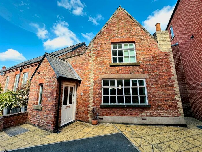 1 Bedroom End Terrace House For Sale In Chapel House Court, Selby, YO8
