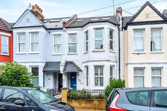 3 Bedroom Flat For Sale In Stanhope Gardens, London, N4