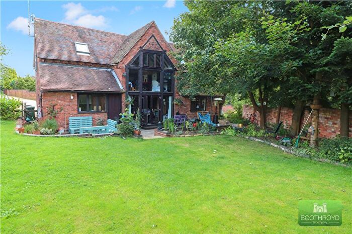 2 Bedroom Barn Conversion To Rent In Crew Farm Barn, Crew Lane, Kenilworth, CV8