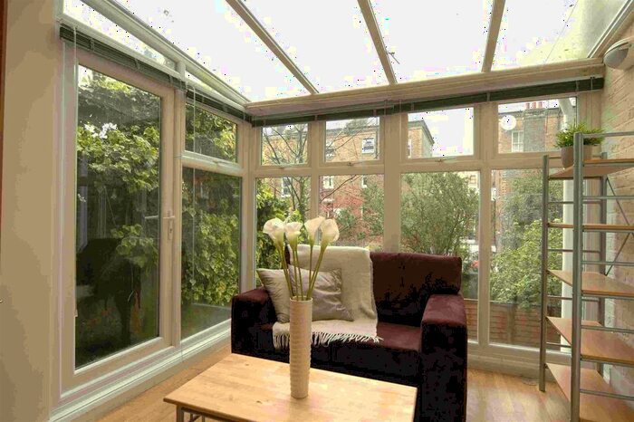 Studio To Rent In Gunterstone Road, West Kensington, W14