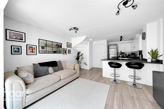 4 Bedroom Town House To Rent In Dale Street, Dartford, DA1