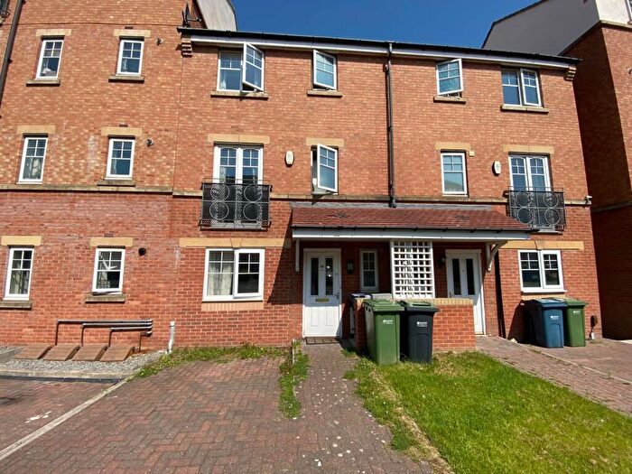 House Of Multiple Occupation For Sale In Ovett Gardens, St James Village, Gateshead, Tyne And Wear, NE8