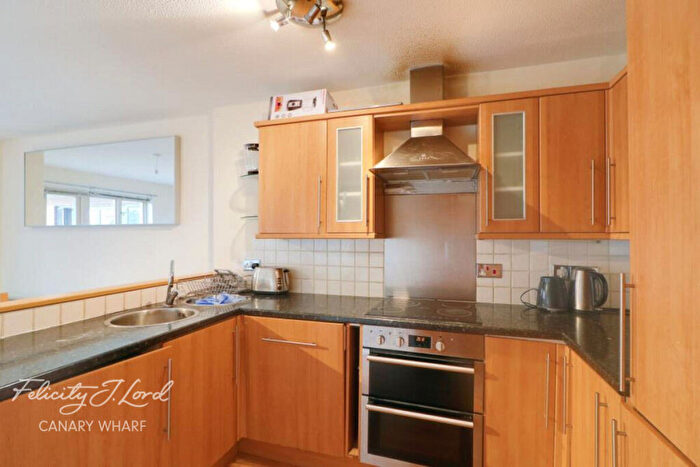 2 Bedroom Apartment To Rent In Rembrandt Close, London, E14