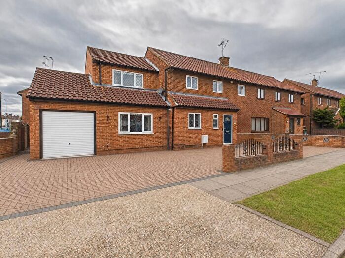 4 Bedroom Semi Detached House For Sale In Giffords Cross Road, Corringham, Essex, SS17