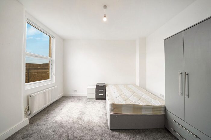 3 Bedroom Flat To Rent In Turnpike Lane, Hornsey, N8