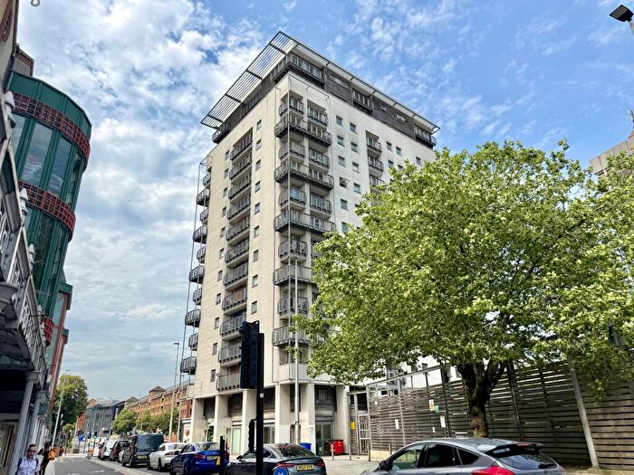 2 Bedroom Apartment For Sale In Queen Street, Cardiff, CF10