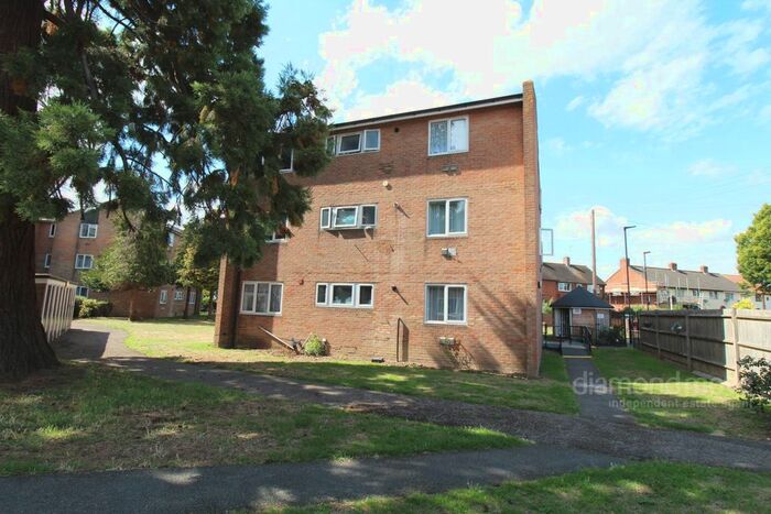 2 Bedroom Flat To Rent In Aldergrove Gardens, Hounslow, TW3