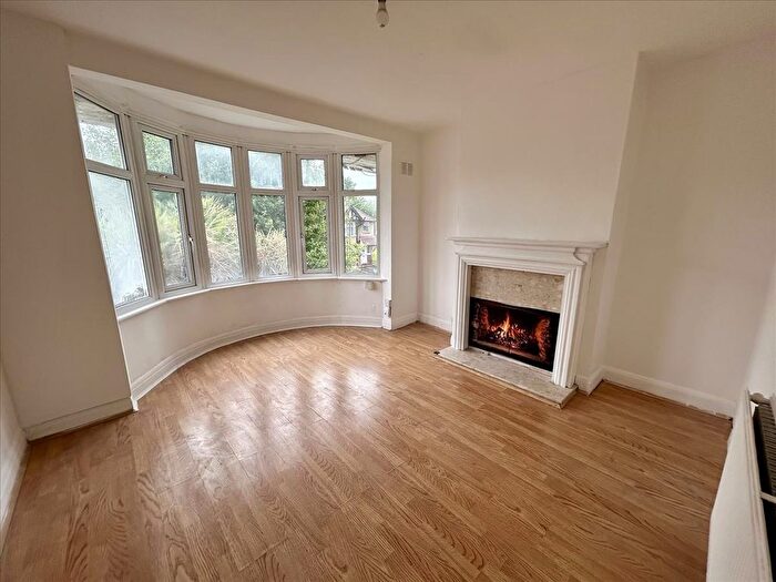 2 Bedroom Flat To Rent In Braemar Avenue, Neasden, London, NW10