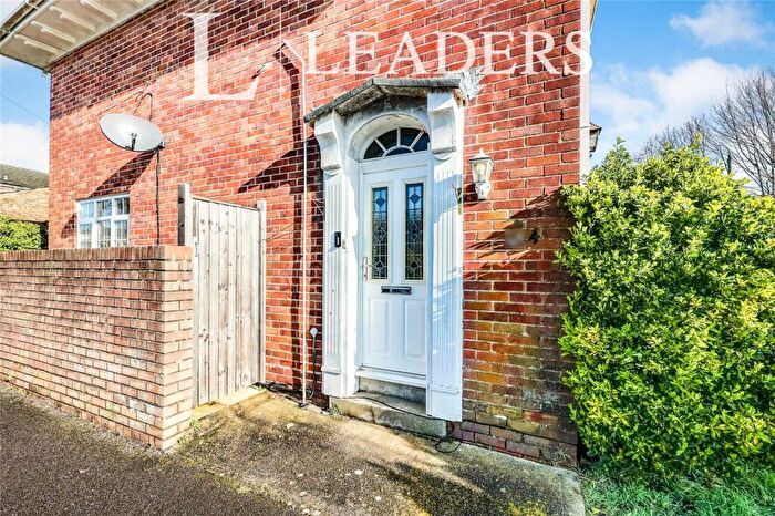 3 Bedroom End Of Terrace House For Sale In Holman Close, Waterlooville, PO8