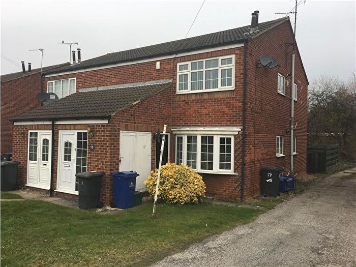 2 Bedroom Flat To Rent In Handsworth Gardens, Doncaster, South Yorkshire, DN3