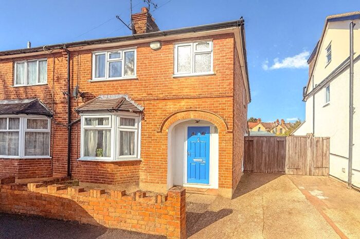 3 Bedroom Semi-Detached House For Sale In Sandown Road, Watford, WD24