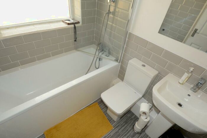 2 Bedroom Semi-Detached House For Sale In Parvet Avenue, Droylsden, M43