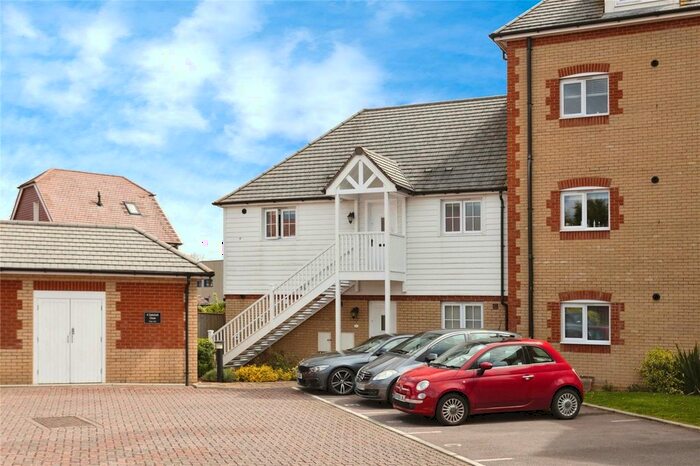 1 Bedroom Flat For Sale In Oakshott Close, Tonbridge, Kent, TN11