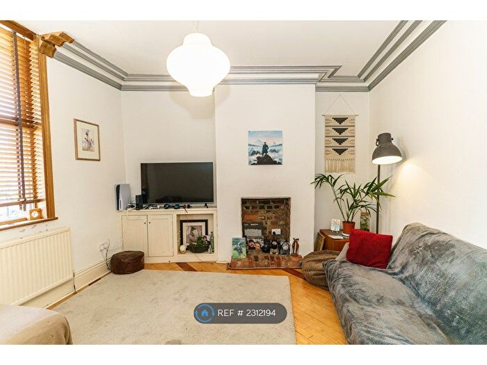 2 Bedroom Flat To Rent In Heaton Chapel, Stockport, SK4