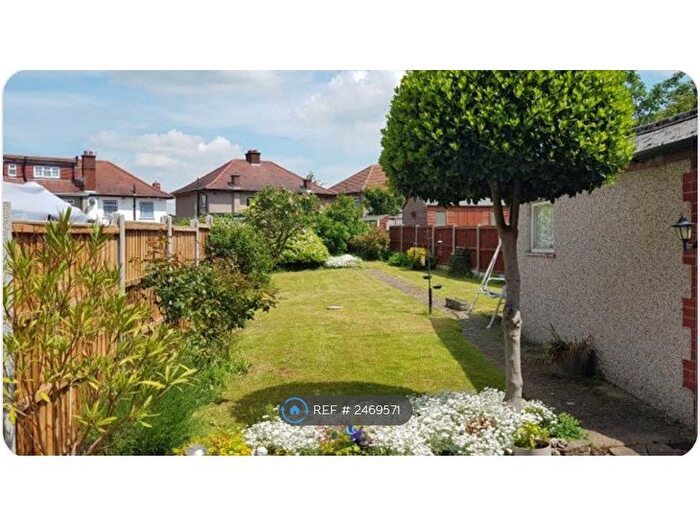 3 Bedroom Semi-Detached House To Rent In Lynwood Drive, Romford, RM5