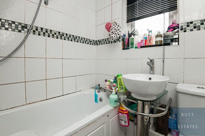 2 Bedroom Semi-Detached House For Sale In Briar Crescent, Exeter, EX2