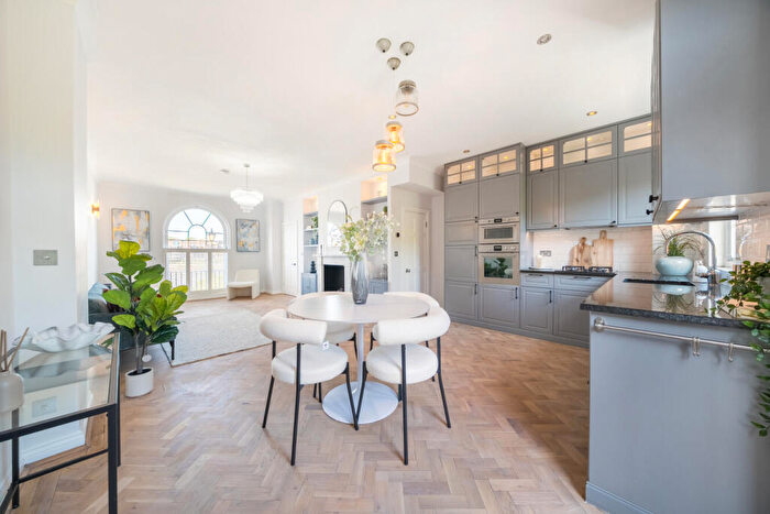 3 Bedroom House For Sale In Sovereign Crescent, London, SE16