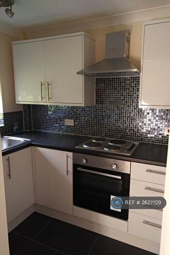 1 Bedroom Flat To Rent In Mayford Close, Beckenham, BR3