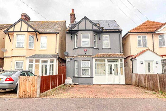 3 Bedroom Detached House For Sale In West Avenue, Clacton On Sea, CO15
