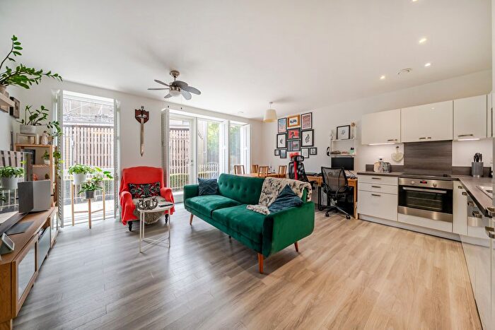 1 Bedroom Flat For Sale In Adenmore Road, London, SE6