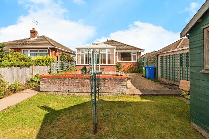 2 Bedroom Detached Bungalow For Sale In Hadleigh Drive, Lowestoft, NR32
