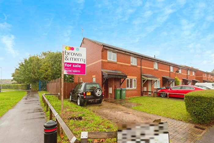 3 Bedroom End Of Terrace House For Sale In Bracken Way, Aylesbury, HP21