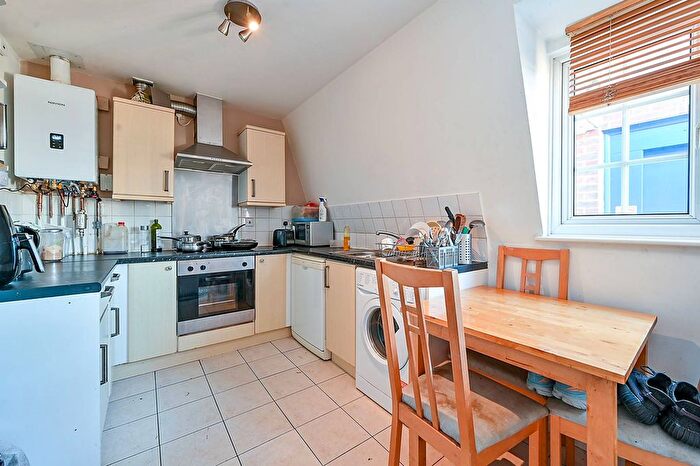 2 Bedroom Flat For Sale In Wellington House, Ealing, London, W5