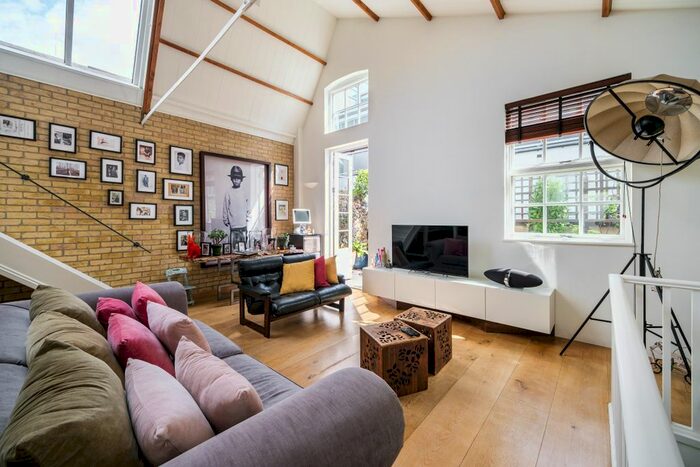 3 Bedroom Mews To Rent In Welmar Mews, Clapham, SW4